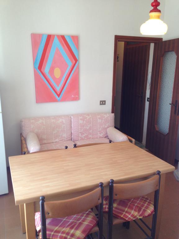 Residence Gallo - Walterigato Apartments Per Solo Famiglie Lido di Jesolo Rum bild