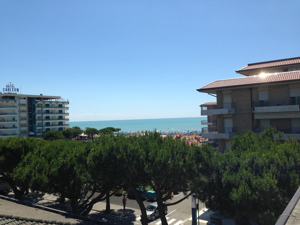Residence Gallo - Walterigato Apartments Per Solo Famiglie Lido di Jesolo Exteriör bild