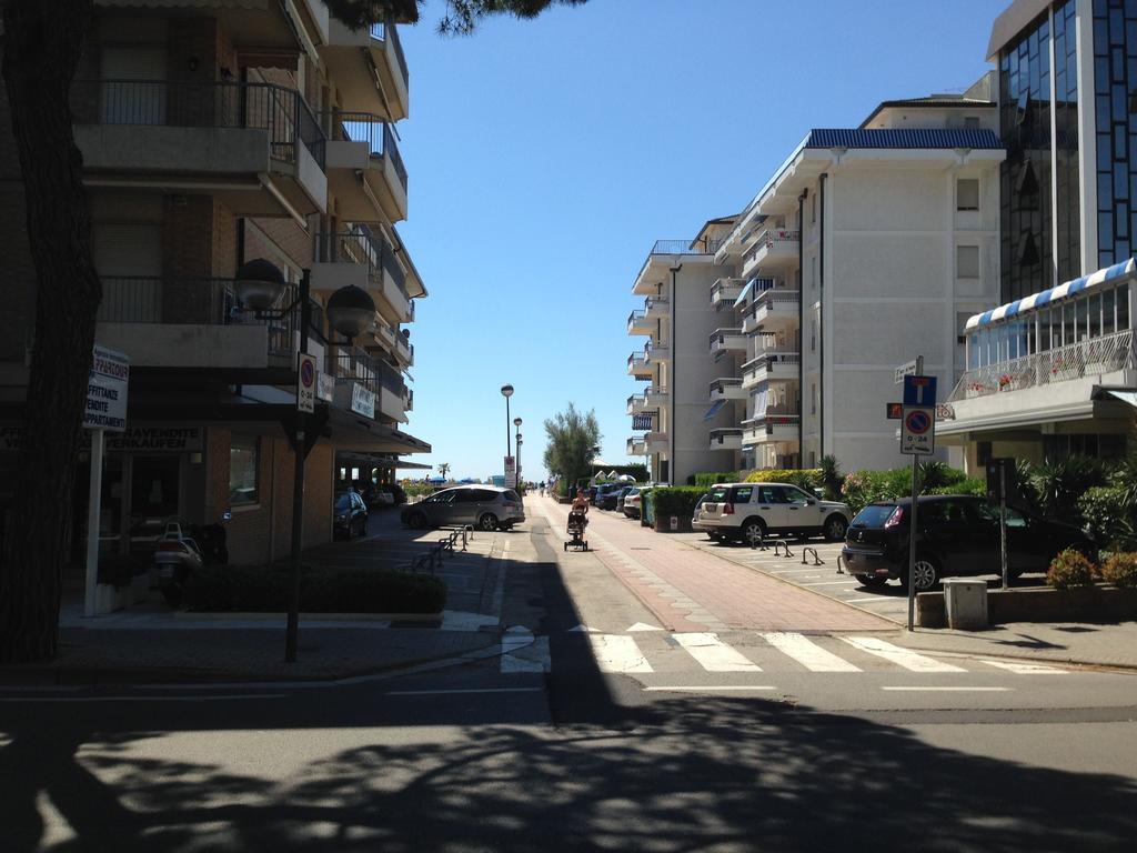 Residence Gallo - Walterigato Apartments Per Solo Famiglie Lido di Jesolo Exteriör bild