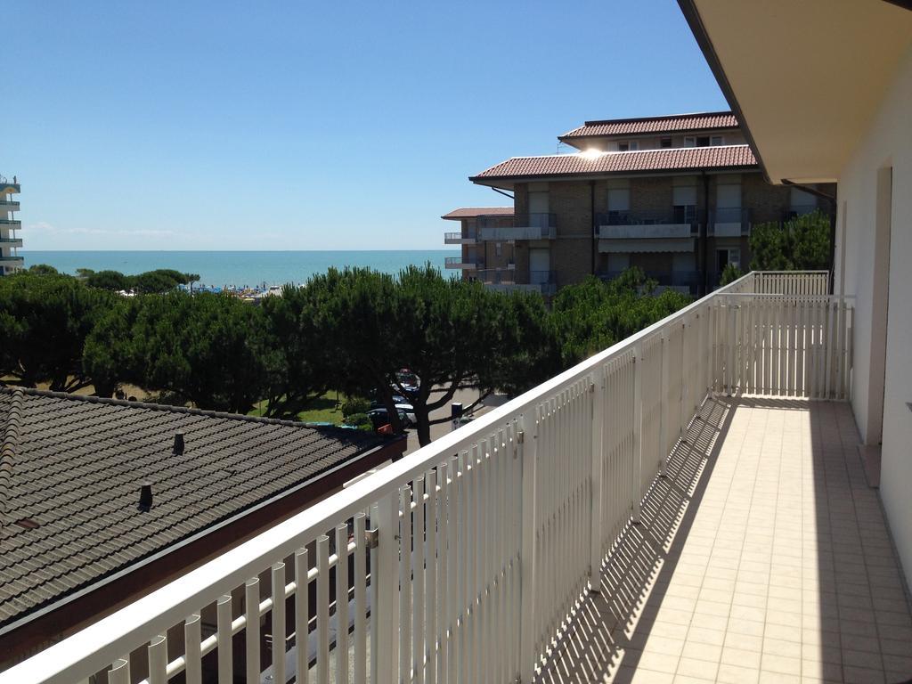 Residence Gallo - Walterigato Apartments Per Solo Famiglie Lido di Jesolo Rum bild